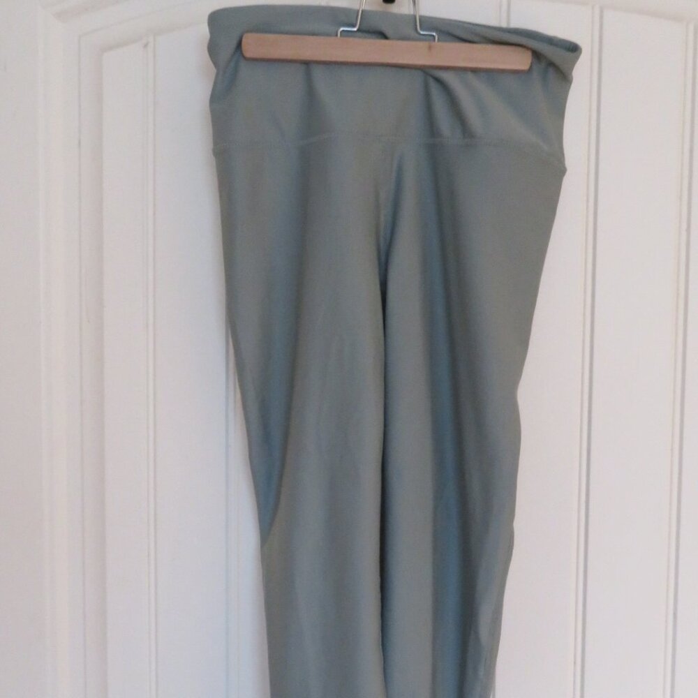 Reebok Pale Green Leggings Athletic Small nwot (K540)